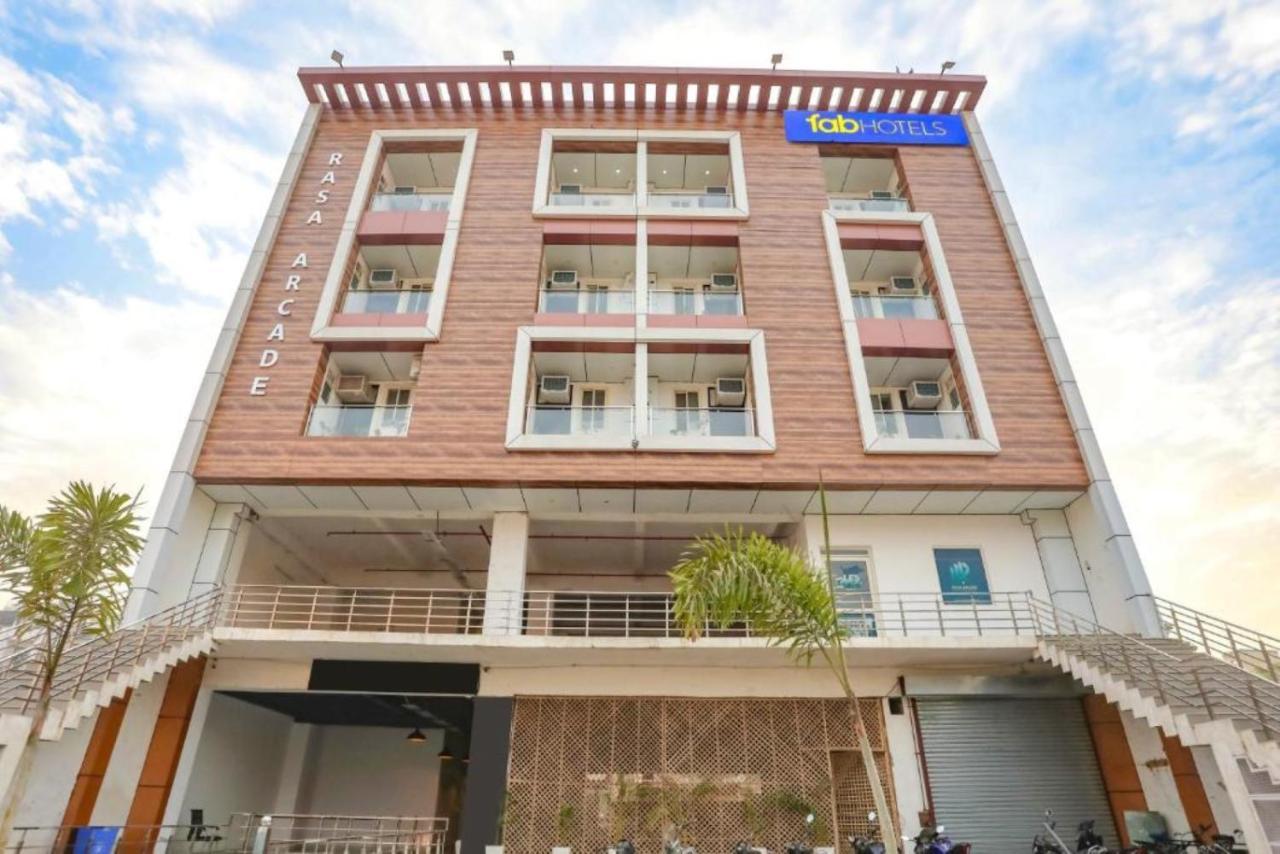 Hotel The Rasa At Vasundhara Ghaziabad Exterior photo